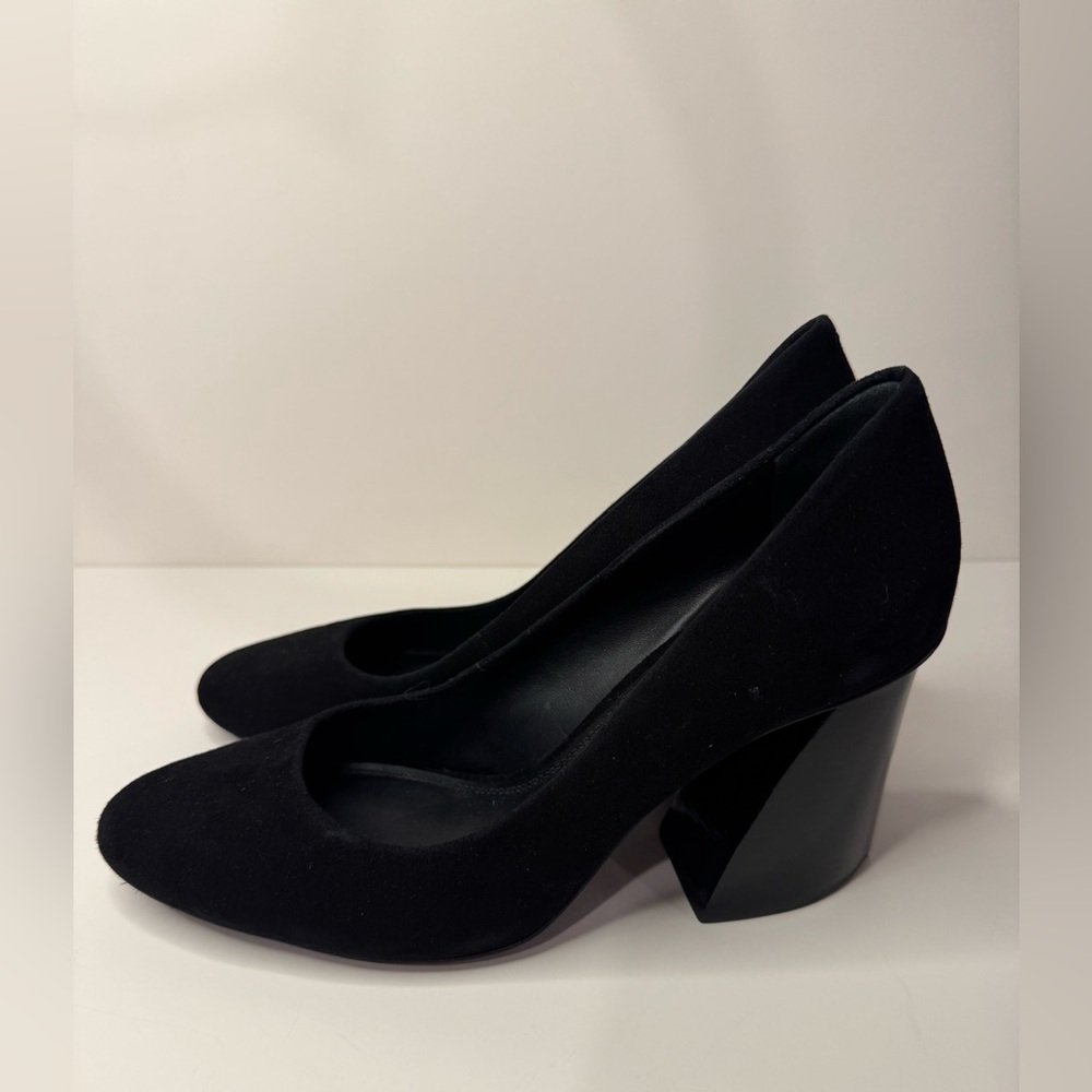 MERCEDES CASTILLO Elegant Black Suede Heels